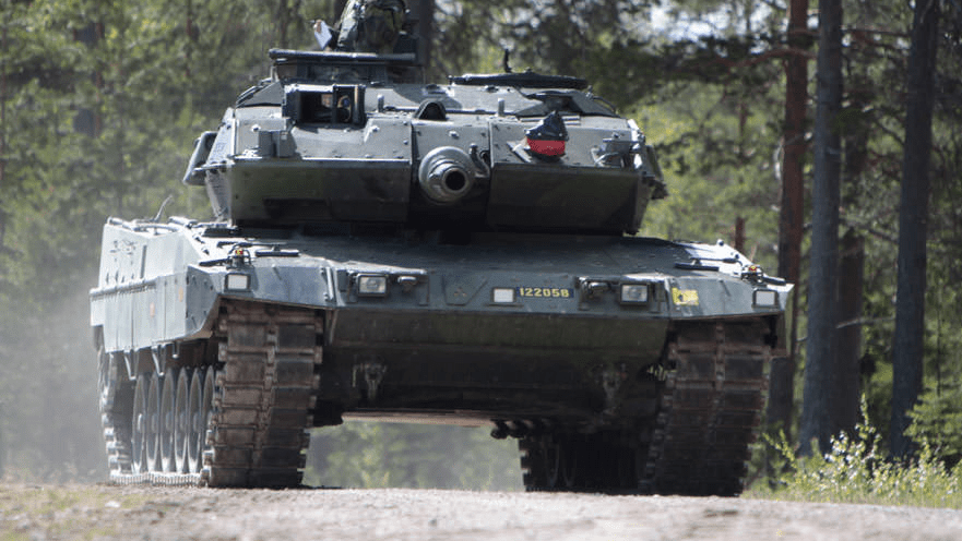 Szwecja zamierza zmodernizować czołgi Strv 122. Co więcej, część zmagazynowanych maszyn będzie przywróconych do służby (podobnie jak w Niemczech). Fot. Mats Carlsson/Försvarsmakten