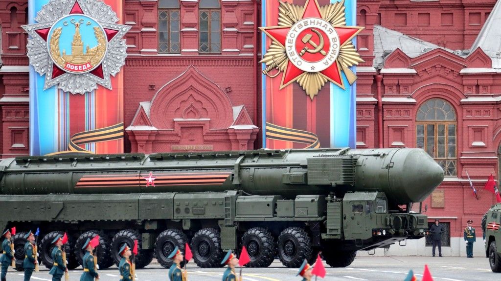 Samobieżna wyrzutnia rakiety balistycznej 15Ż55M systemu 15P157M „Jars”. Fot. kremlin.ru