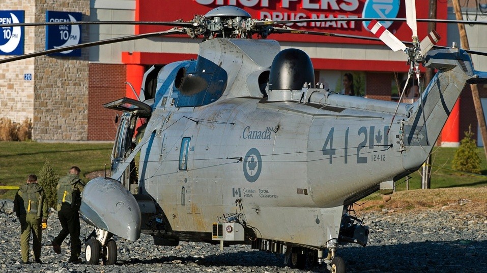Uszkodzony Sea King w Halifaxie - fot. Andrew Vaughan / THE CANADIAN PRESS