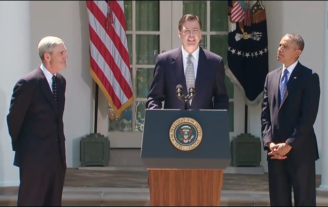 Szef FBI Robert Mueller, jego następca James Comey i prezydent Barack Obama. – fot. White House