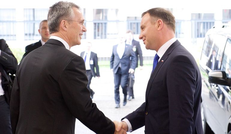 Sekretarz Generalny NATO, Jens Stoltenberg (z lewej) i prezydent RP Andrzej Duda /Fot. Fot. www.nato.int