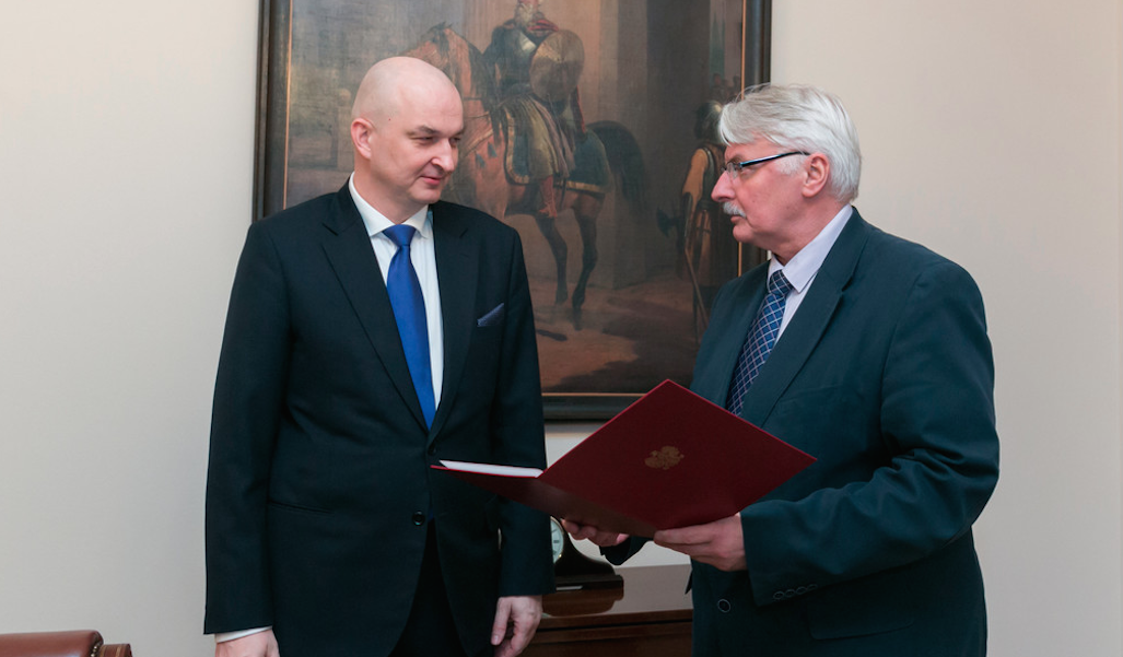 Sławomir Dębski odbiera nominację na szefa PISM. Fot. PISM