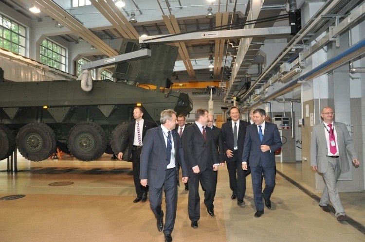 Wicepremier Janusz Piechociński w zakładach WZM Siemianowice Śląskie - fot. Ministerstwo Gospodarki