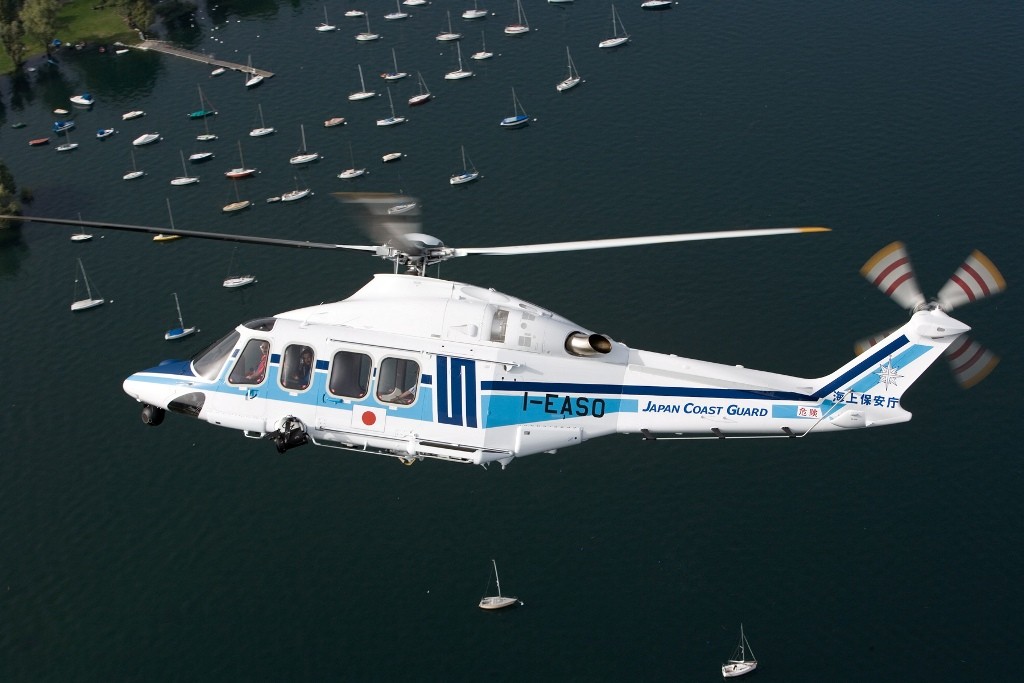 Śmigłowce AW139 są popularną konstrukcją wśród służb porządku publicznego na świecie (na foto. maszyna należąca do Straży Wybrzeża Japonii) - fot. AgustaWestland