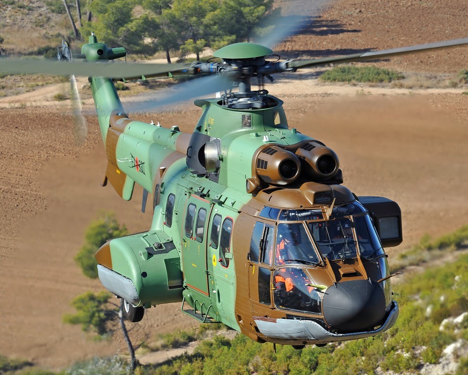 Albański Eurocopter Cougar w czasie testów we Francji - fot. Eurocopter
