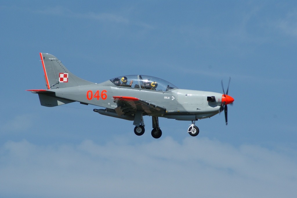 Bohater wczorajszego wydarzenia, samolot szkolno-treningowy PZL-130 Orlik nr 046 sfotografowany w czasie udanego lądowania w czasie pokazów lotniczych w Radomiu w 2009 roku - fot. Łukasz Pacholski
