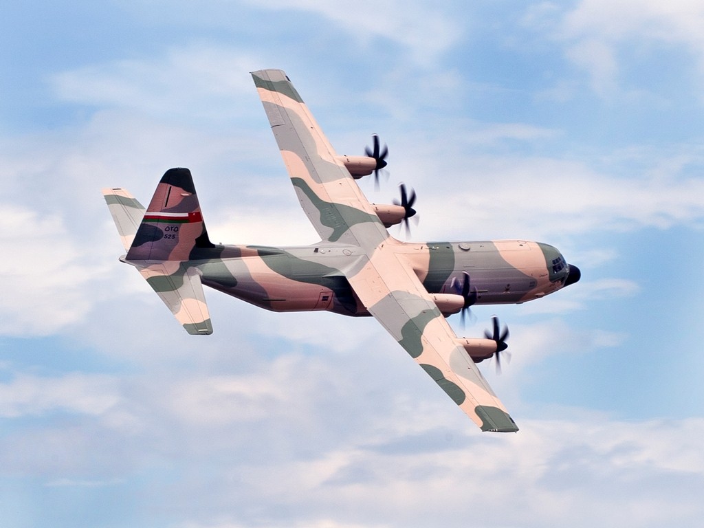 Pierwszy C-130J Super Hercules sił zbrojnych Omanu w czasie lotu próbnego - fot. Lockheed Martin