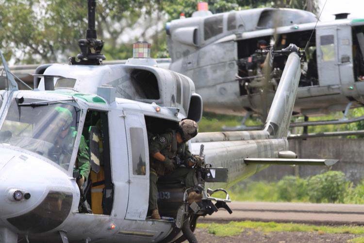Amerykańskie śmigłowce UH-1N Huey, które trafiły do Gwatemali - fot. USMC