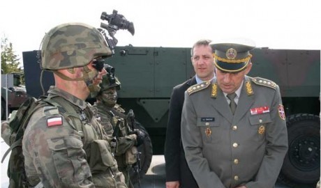 Po prawej gen. broni Ljubiŝa Dikoviĉ - fot. www.army.mil.pl