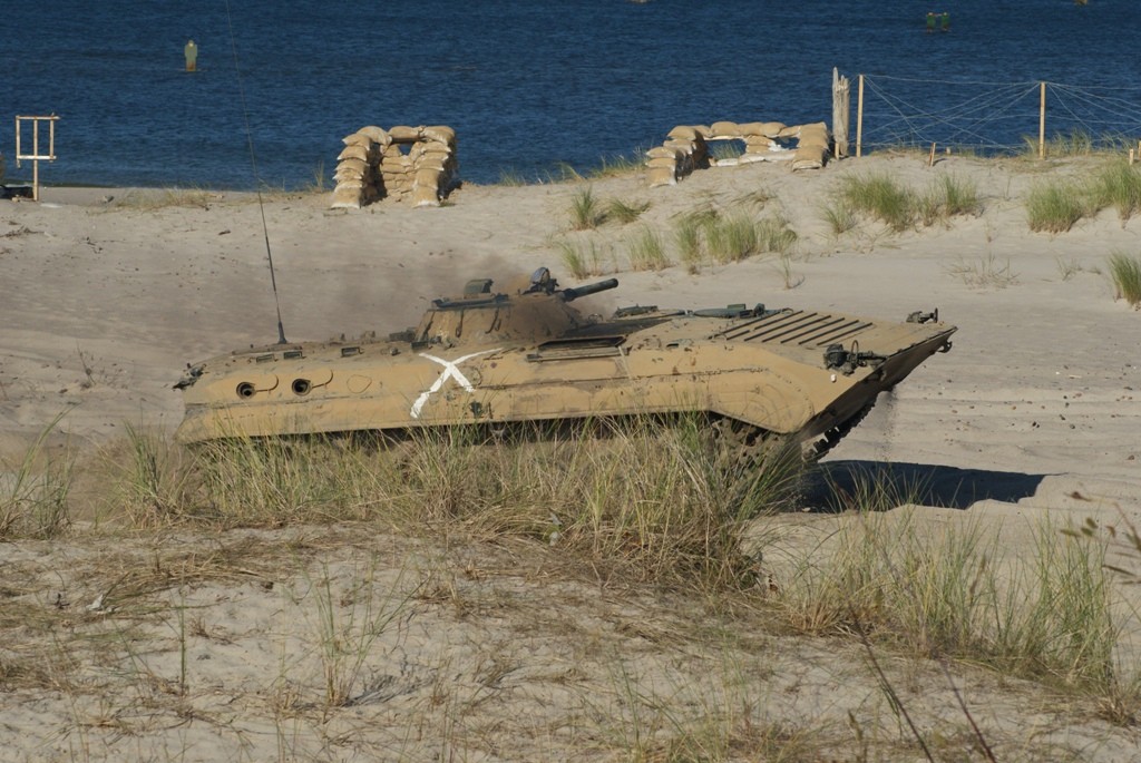 BWP-1 w obronie usteckiej plaży - fot. Łukasz Pacholski