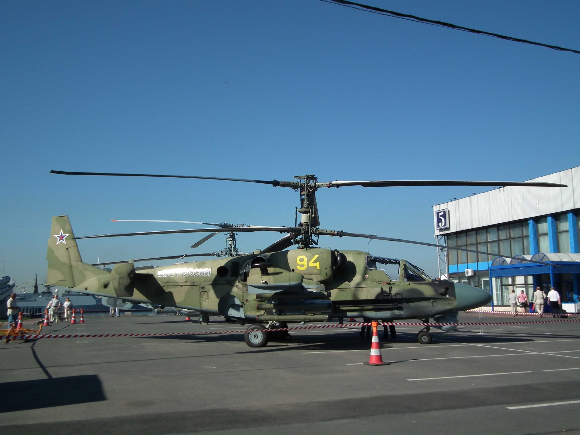 Pokładowe Ka-52K Aligator mają stanowić nową jakość w rosyjskim lotnictwie morskim pod każdym względem - fot. Andrzej Nitka