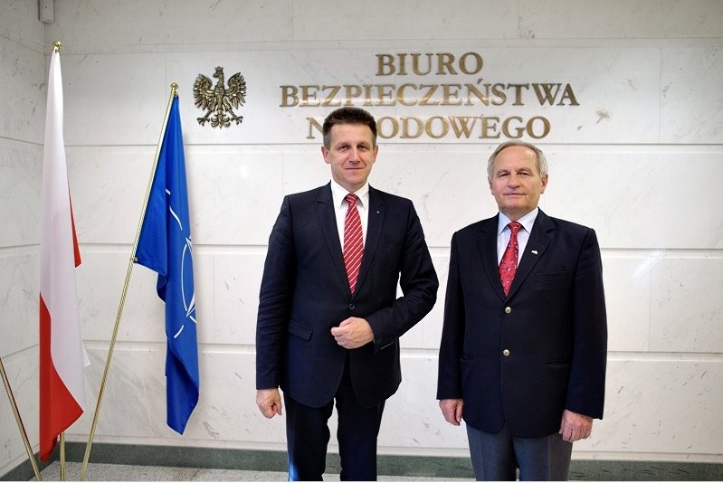 Przewodniczący Klubu PSL i minister Stanisław Koziej podczas konsultacji w siedzibie BBN-u - fot. BBN.