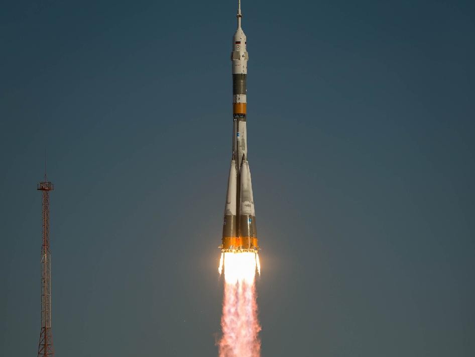 Start rakiety nośnej ze statkiem kosmicznym Sojuz w kierunku Stacji Kosmicznej - fot. NASA
