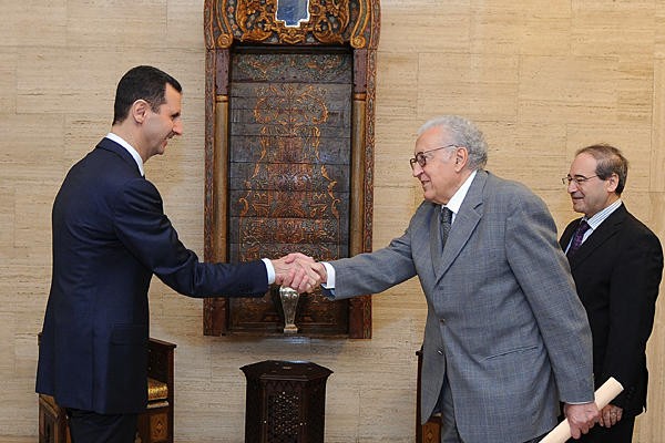 Baszar al-Asad i Lachdar Brahimi podczas spotkania w Damaszku - fot. SANA/AP