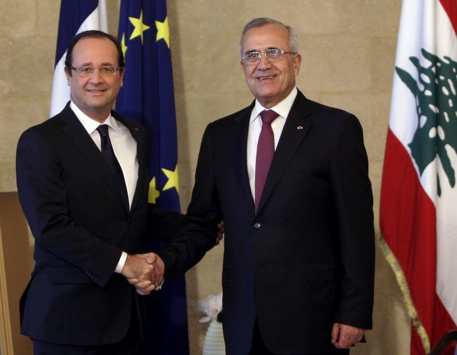 François Hollande i Michel Sulejman podczas spotkania w pałacu prezydenckim w Bejrucie - fot. AP