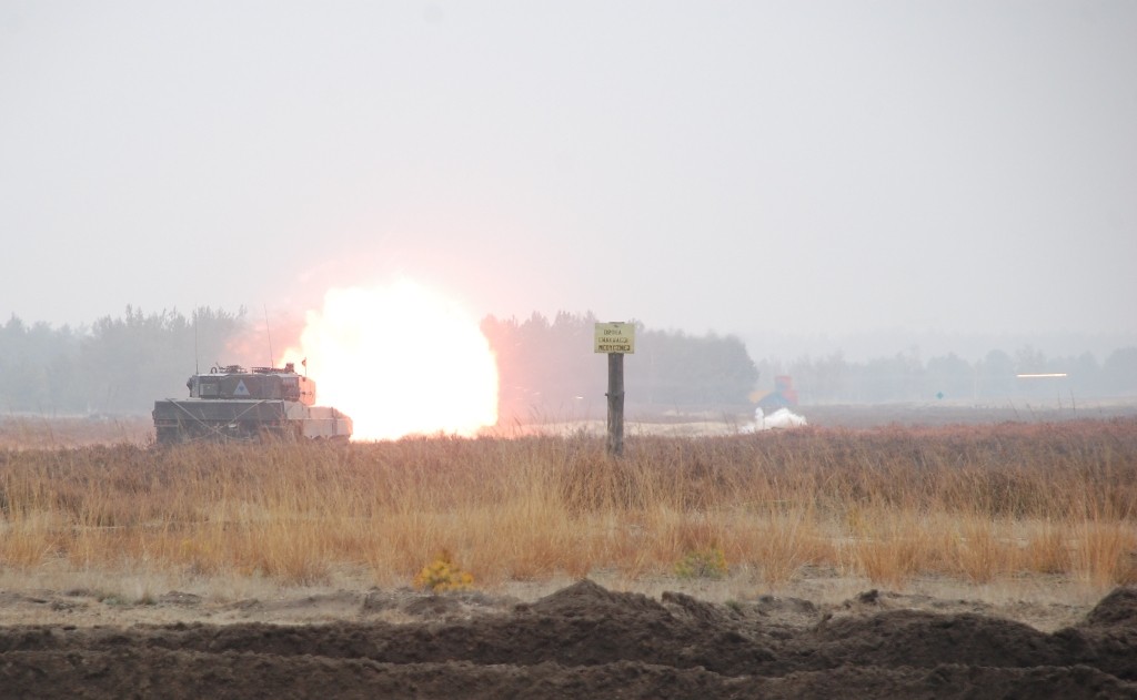 Strzelający Leopard 2A4 - fot. Katarzyna Przepióra