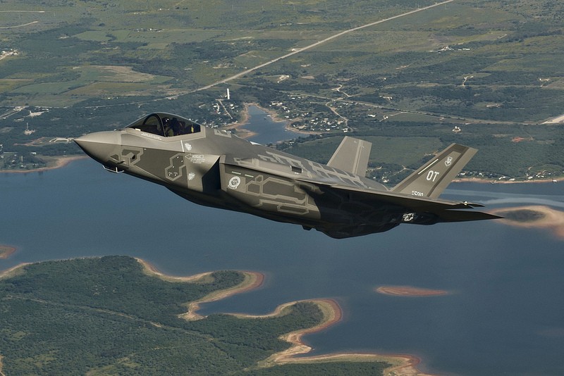 Amerykanie, pomimo cięć, deklarują zakup ponad 1700 egzemplarzy samolotów F-35 Lightning II - fot. Lockheed Martin