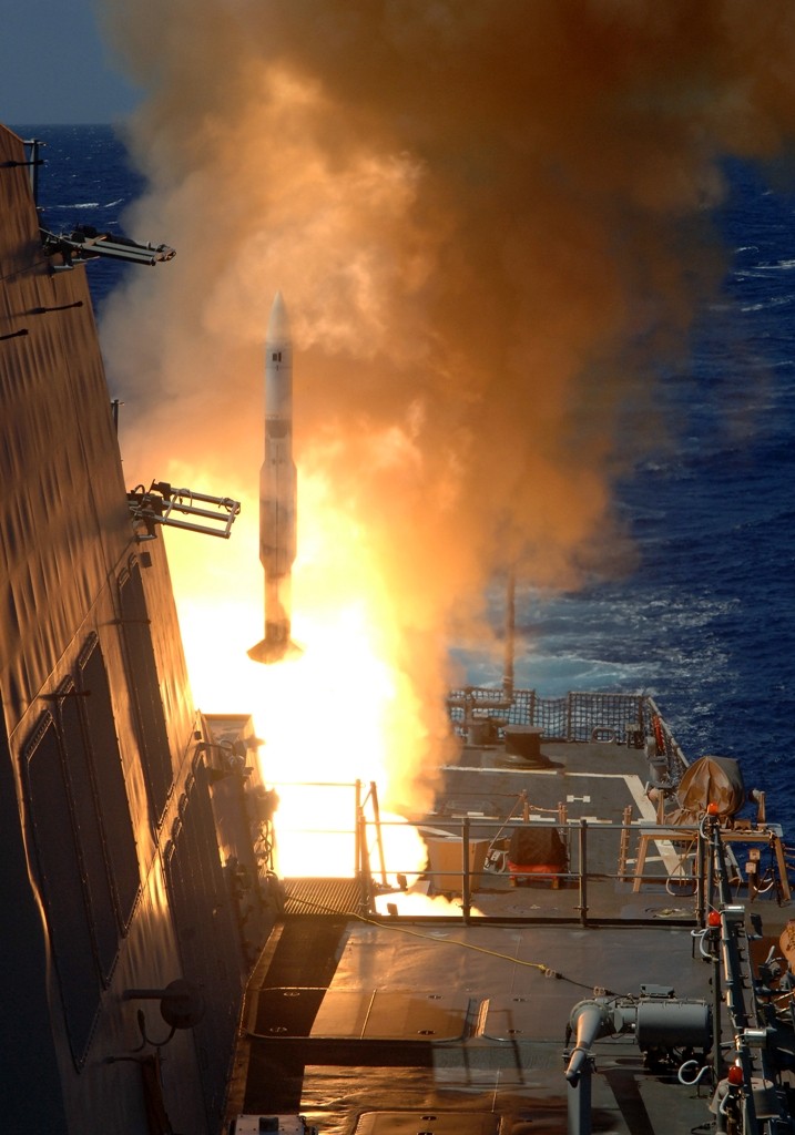Raytheon dostarczy siłom morskim pociski rodziny Standard 2 - fot. US Navy