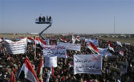 Protestujący w irackim Ramadi - fot. Reuters/Stringer