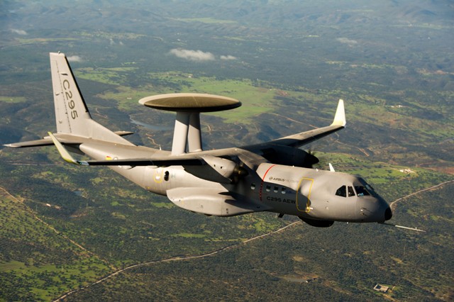 C-295M z zamontowanymi wingletami w czasie lotu - fot. Airbus Military