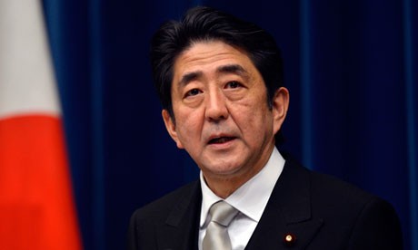 Premier Japonii Shinzo Abe - fot. Franck Robichon/EPA