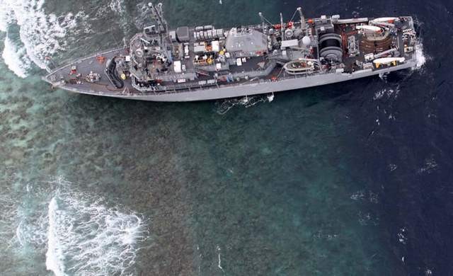 USS Guardian na mieliźnie - fot. Marynarka Wojenna Filipin