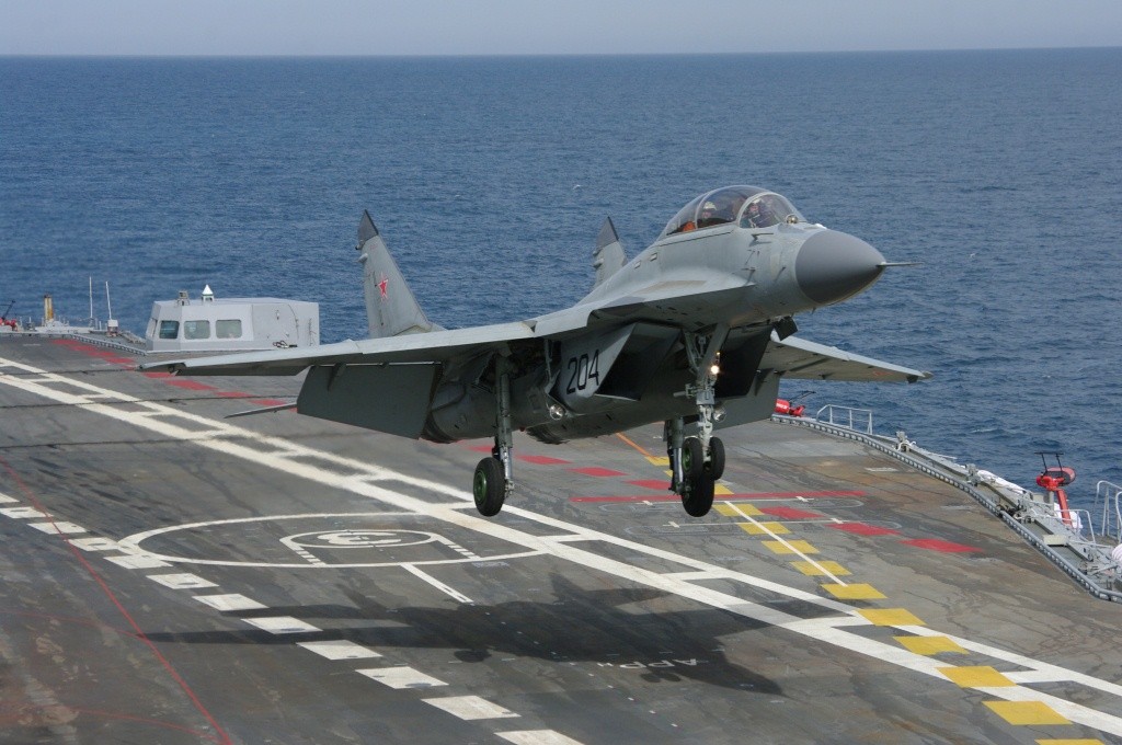 W tym roku Rosja dostarczy Indiom siedem myśliwców pokładowych MiG-29K/KUB - fot. Internet