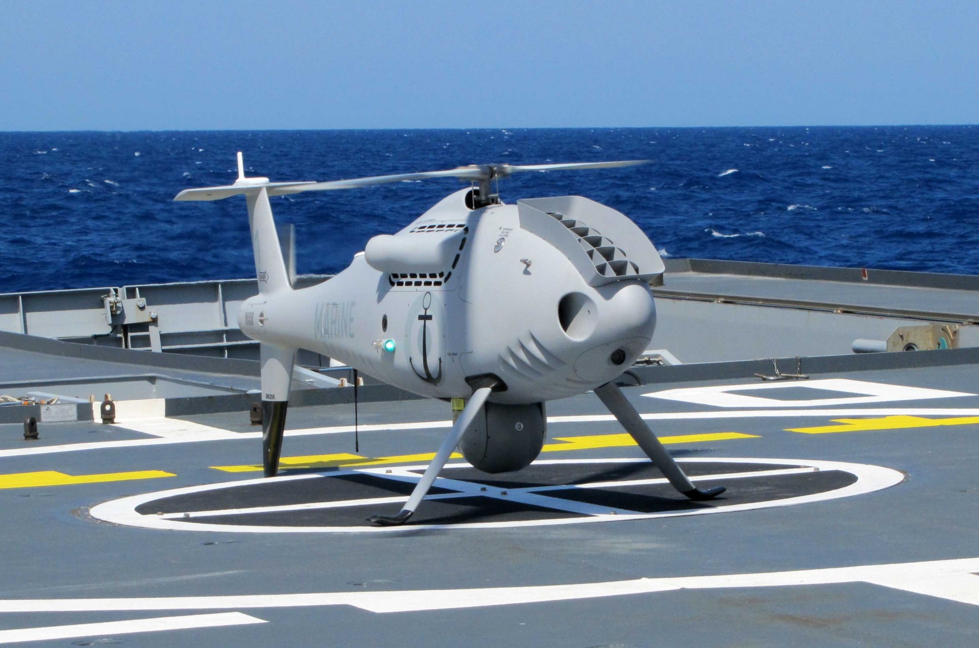 Nowy dron "Serval" dostarczono na „L’Adroit” - fot. Marine Nationale.