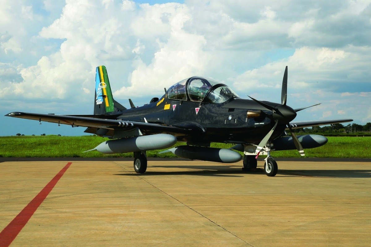 Embraer Defense &amp; Security przez 5 lat będzie zabezpieczał wsparcie logistyczne dla brazylijskich samolotów A-29 Super Tucano- fot. militaryknowledge.blogspot.com
