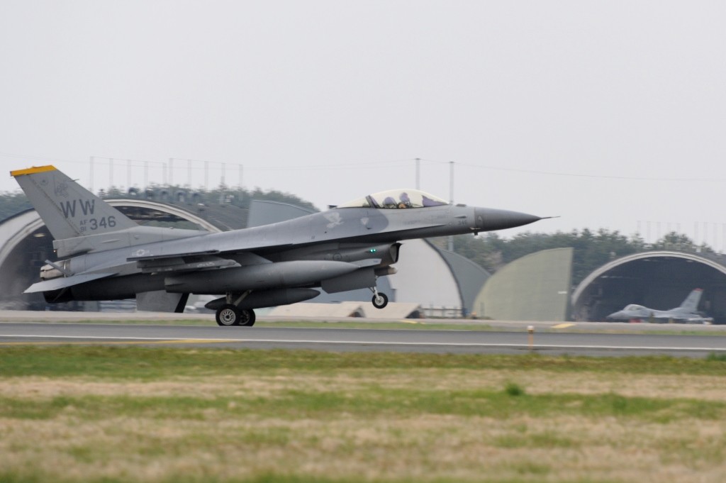 Tylko połowa samolotów F-16 Dzikich Łasic z bazy Misawa będzie w gotowości bojowej – fot. US Air Force