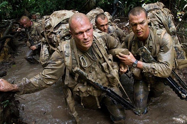 Żołnierze sił specjalnych w czasie jednego z kursów w Gujanie Francuskiej - fot. Dowództwo Wojsk Specjalnych