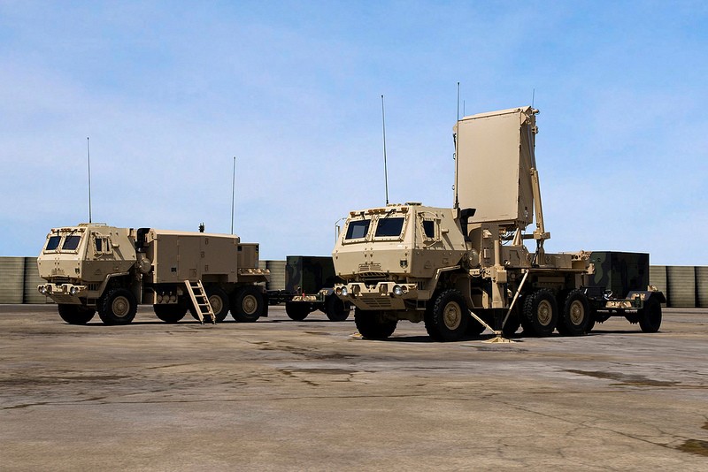 System Q-53. Od lewej: punkt dowodzenia i radar śledzący. - fot. Lockheed Martin
