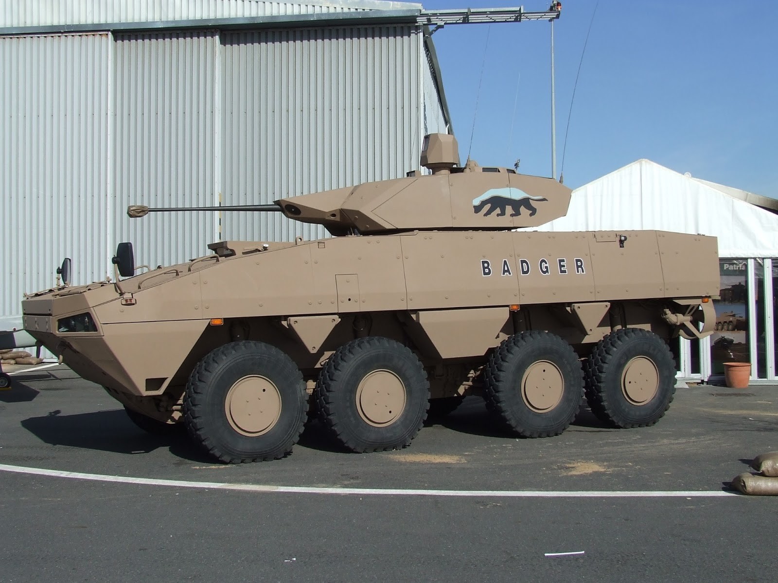 Południowoafrykańskie wojska lądowe kupiły 238 kołowych transporterów opancerzonych Badger – fot. snafu-solomon.blogspot.com