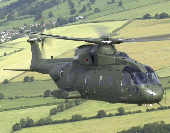 Umowa serwisowa śmigłowców Marlin i Apache będzie tańsza o 300 milionów funtów – fot. RAF