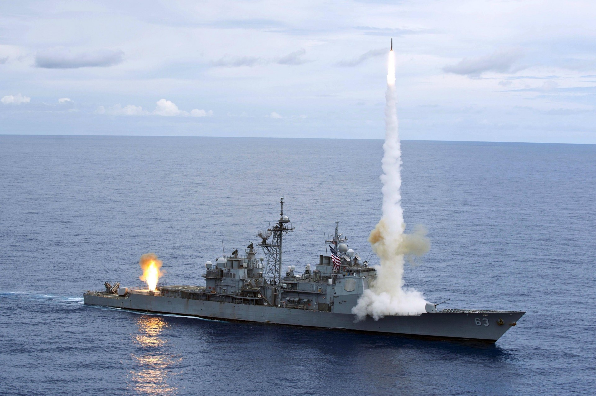 Marynarka amerykańska zamówiła 89 rakiet SM-6 – fot. US Navy