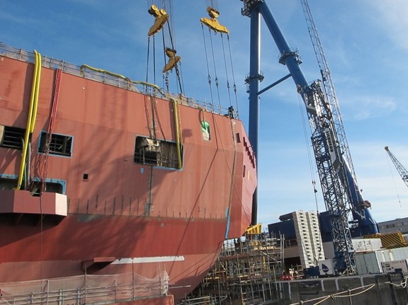 Ukończono budowę pokładu lotniczego na lotniskowcu HMS „Queen Elizabeth” – fot. Royal Navy