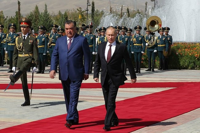 Prezydent Rosji Władimir Putin i  Tadżykistanu, Emomali Rahmon - fot. kremlin.ru