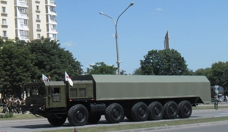 Sześcioosiowy MZKT27291, prawdopodobny nośnik rakiet RS-26 Rubież. - fot. rsru