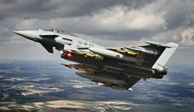 Eurofighter Typhoon z nowym uzbrojeniem - fot. Cassidian