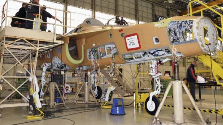 Zakłady Alenia Aermacchi kończą budowę pierwszego samolotu AJT typu M-346 dla Izraela – fot. Alenia Aermacchi
