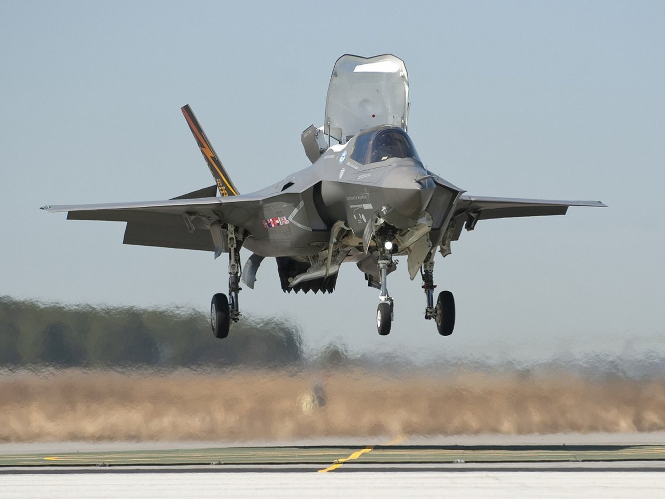 F-35 pęka, ale będzie wprowadzony operacyjnie do linii zgodnie z planem w 2015 r. – fot. Lockheed Martin