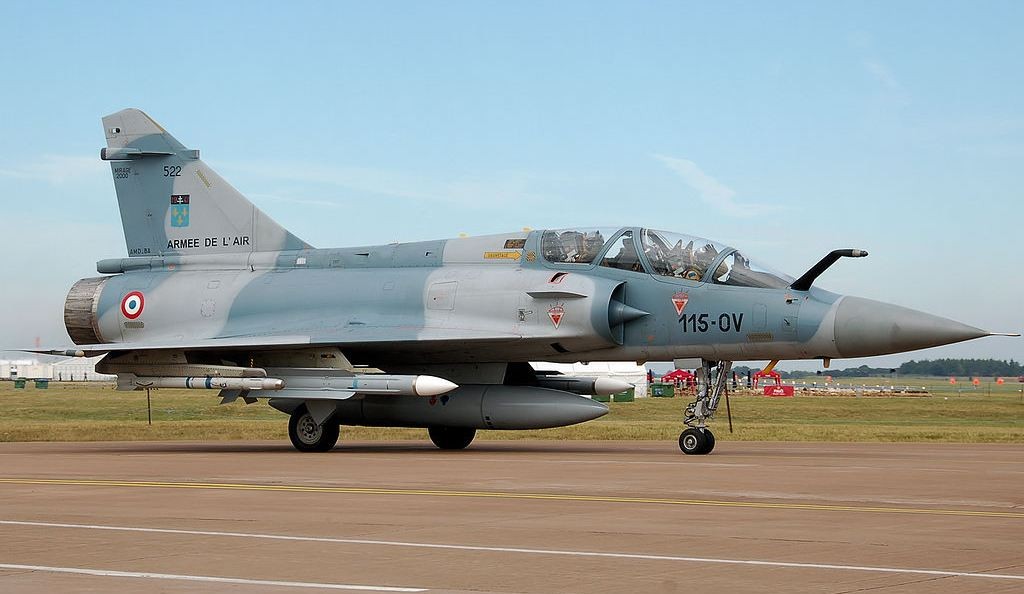 Mirage 2000B z eskadry 2/5 z której pochodziła rozbita maszyna. - fot. Adrian Pingstone/wikipedia