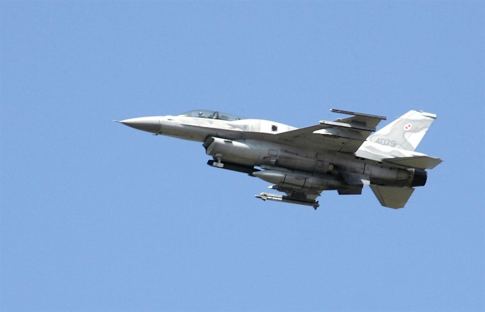 Polski samolot F-16 podczas ćwiczeń w 2010 roku. Fot. Normunds Mezins/US DoD.