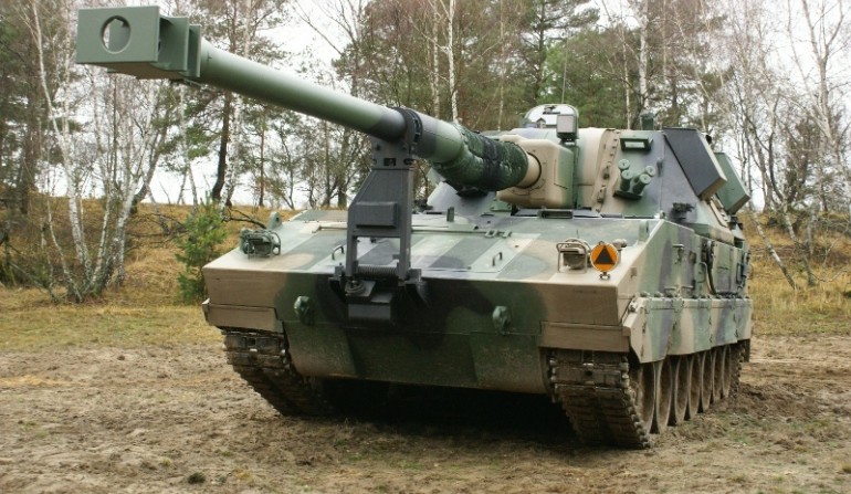 HSW pracuje nad systemem dowodzenia dla Kryla - lżejszego odpowiednika 155  mm haubicy samobieżnej Krab na podwoziu Jelcza - fot. wp.mil.pl