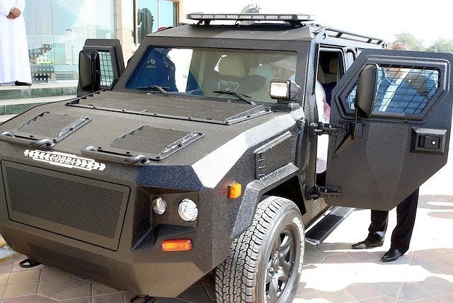 Ministerstwo spraw wewnętrznych Zjednoczonych Emiratów Arabskich otrzymało pierwsze pojazdy opancerzone Cobra – fot. www.armyrecognition.com