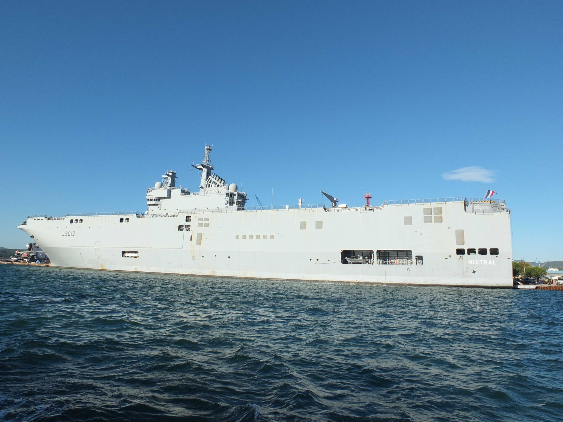 Śmigłowcowiec desantowy Mistral fot. Andrzej Nitka