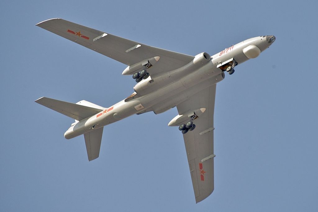 Chiny budują sztuczną wyspę – lotnisko dla swoich bombowców strategicznych H-6K – fot. Kevin A. McGill/Wikipedia