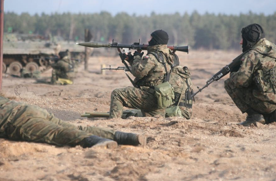 Obecnie podstawowe uzbrojenie przeciwpancerne Wojska Polskiego na szczeblu drużyny piechoty stanowią przestarzałe granatniki RPG-7. Fot. D. Kudlewski/10BKPanc
