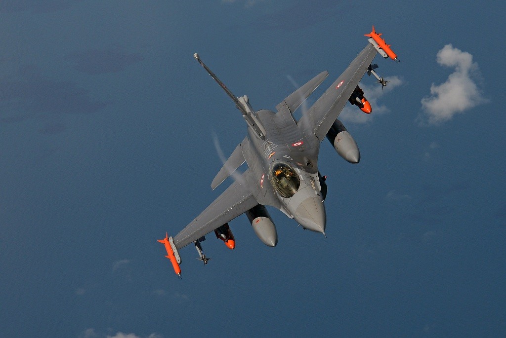 Pozyskanie samolotów F-16 pozwoliło znacząco zmodernizować siły powietrzne Turcji. Jednakże, ambitny plan zakupu samolotów F-35 i jednoczesnego prowadzenia prac rozwojowych nad własnym myśliwcem nowej generacji może stanąć pod znakiem zapytania z powodu spowolnienia gospodarczego. Fot. Turkish Air Force.