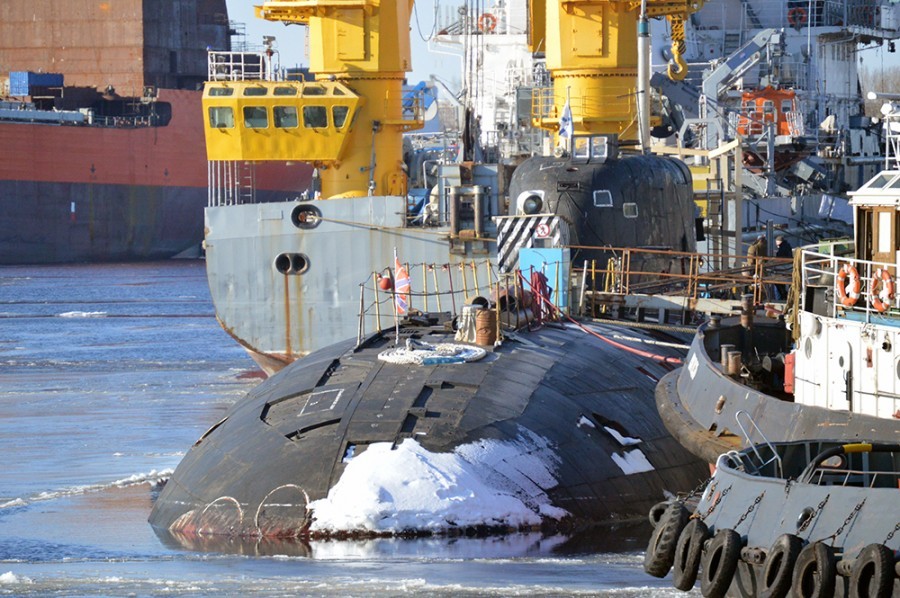 Okręt podwodny „Karp” typu Sierra w trakcie prac remontowych w stoczni Zwiezdoczka – fot. zvezdochka_ru